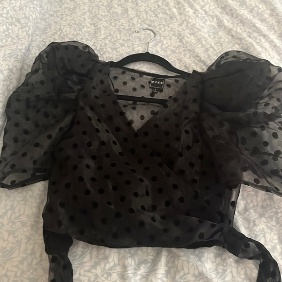 Black top - Picture 1 of 4